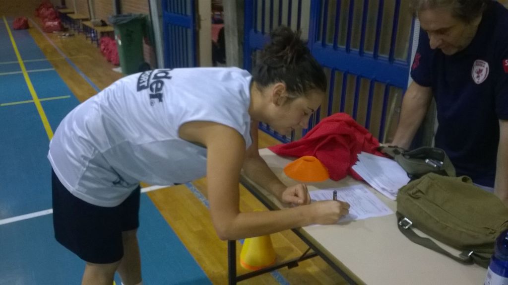 CHIARA PAGLIACCIA FIRMA DEL CONTRATTO