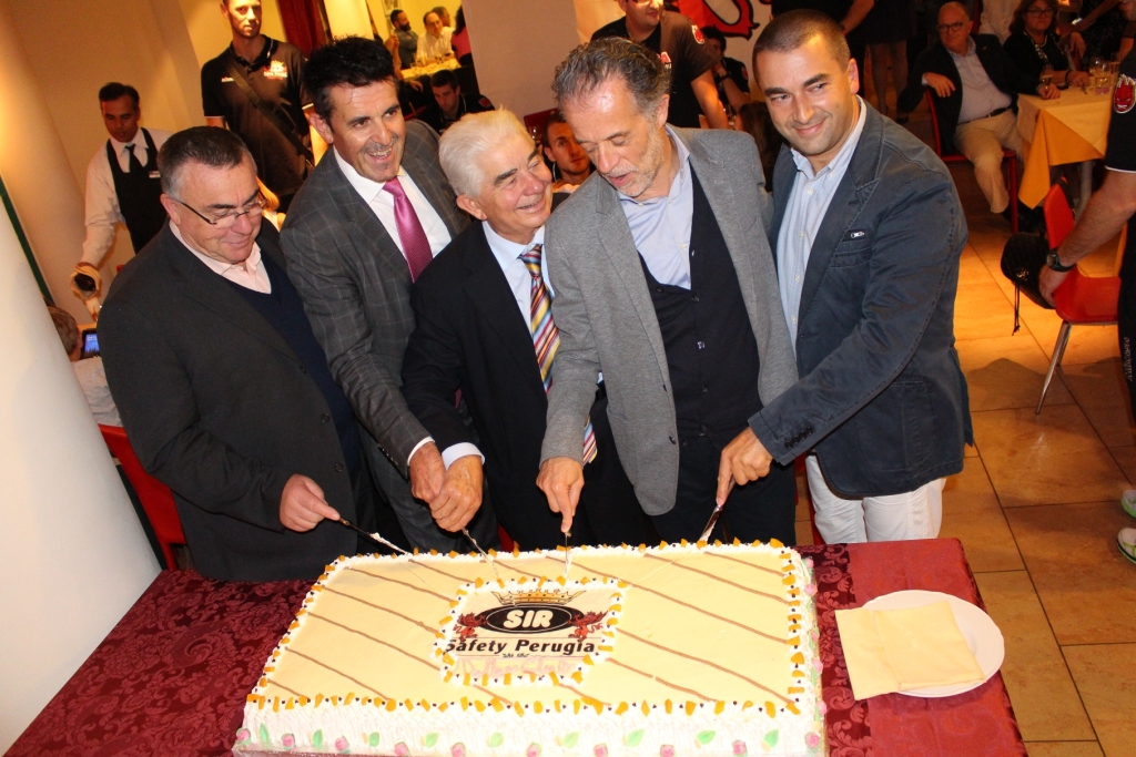 taglio della torta. da sx Galletti, Sirci, Marinelli, Toppetti e Cassieri