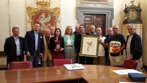 Andrea Sonaglia, Cristiana Casaioli, Alessia Tunesi e alcuni soci del Vespa club Perugia